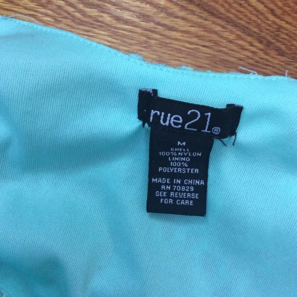 Rue 21 Crop Top - Picture 3 of 5